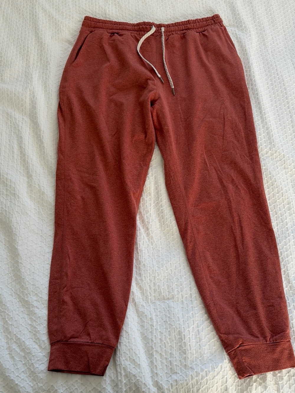 Vuori Men's Drawstring Joggers in Rust Red